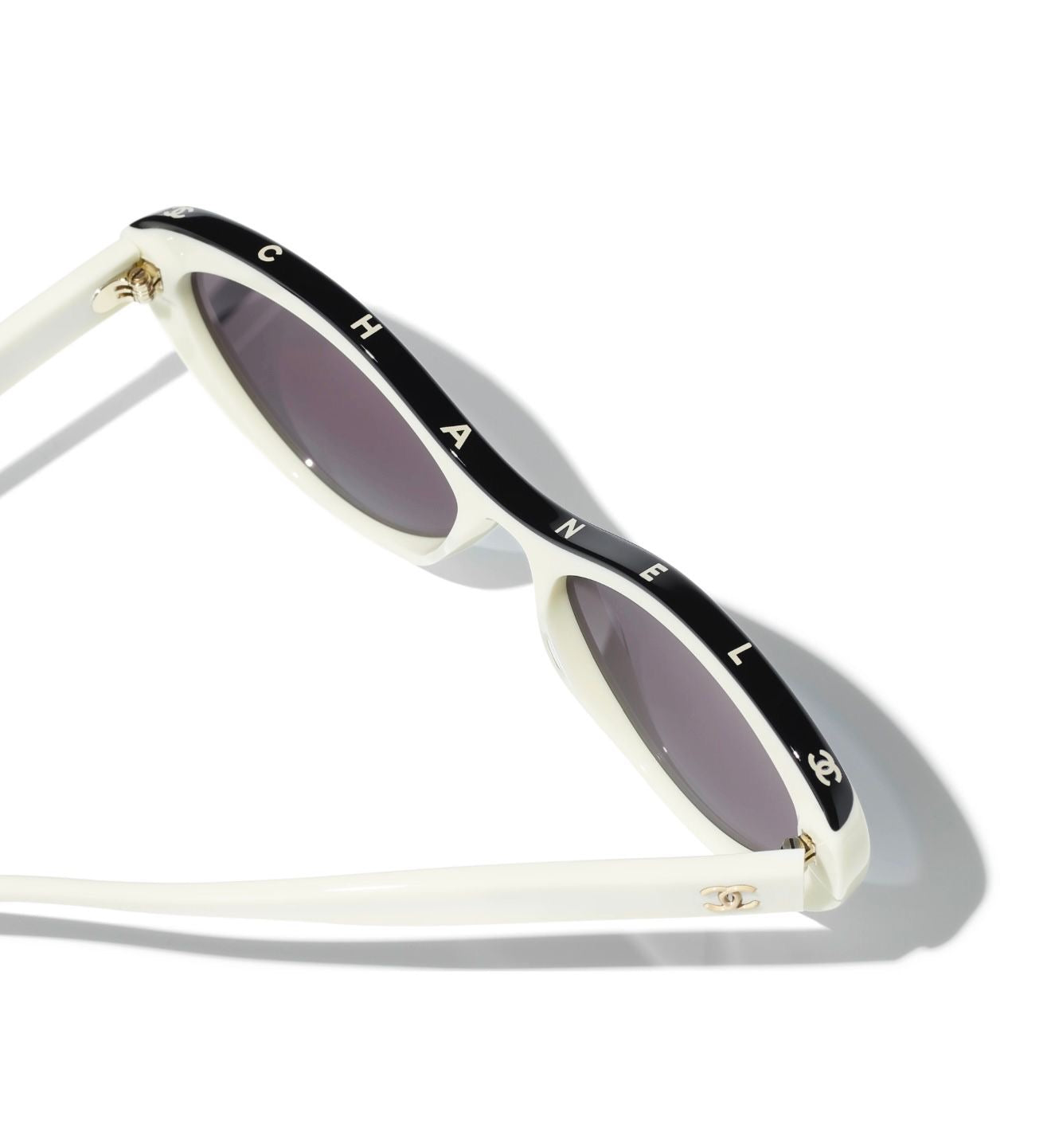 Oval sunglasses